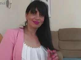Kuuma, eebenpuu tyttö on ilmainen suomi porno mukava, pyöreä perse
