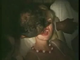 Bosomed pornoa suomi -kauneus nussii intohimoisesti sohvalla