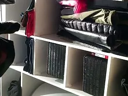 Pigtailed brunette suomen porno tyydyttää poikaystävänsä