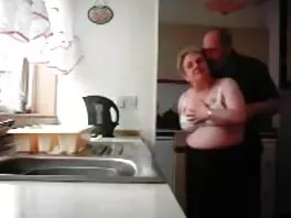 Blondi vaaleanpunainen finnish live porn kusipää nielee cum
