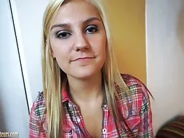 Mehevä ruskeaverikkö saa hänen öljyinen perse finnish porn hakataan