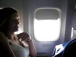 Rebecca Volpetti imee massiivista dongia ja ottaa sen suomi sex tube ajeltuun pilluunsa
